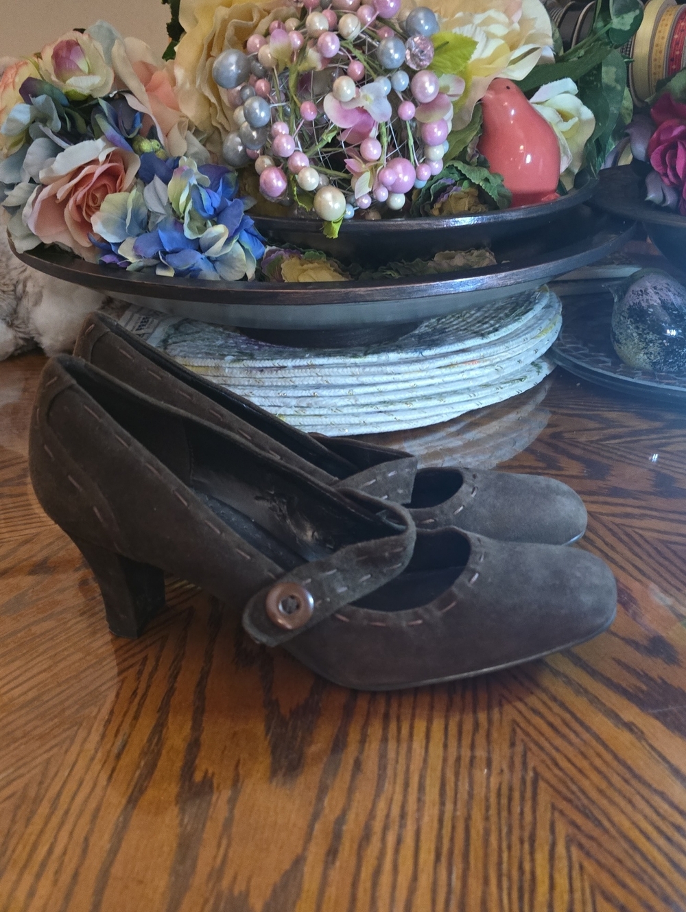 Naturalizer Brown Leather Suede Heeled Pumps.